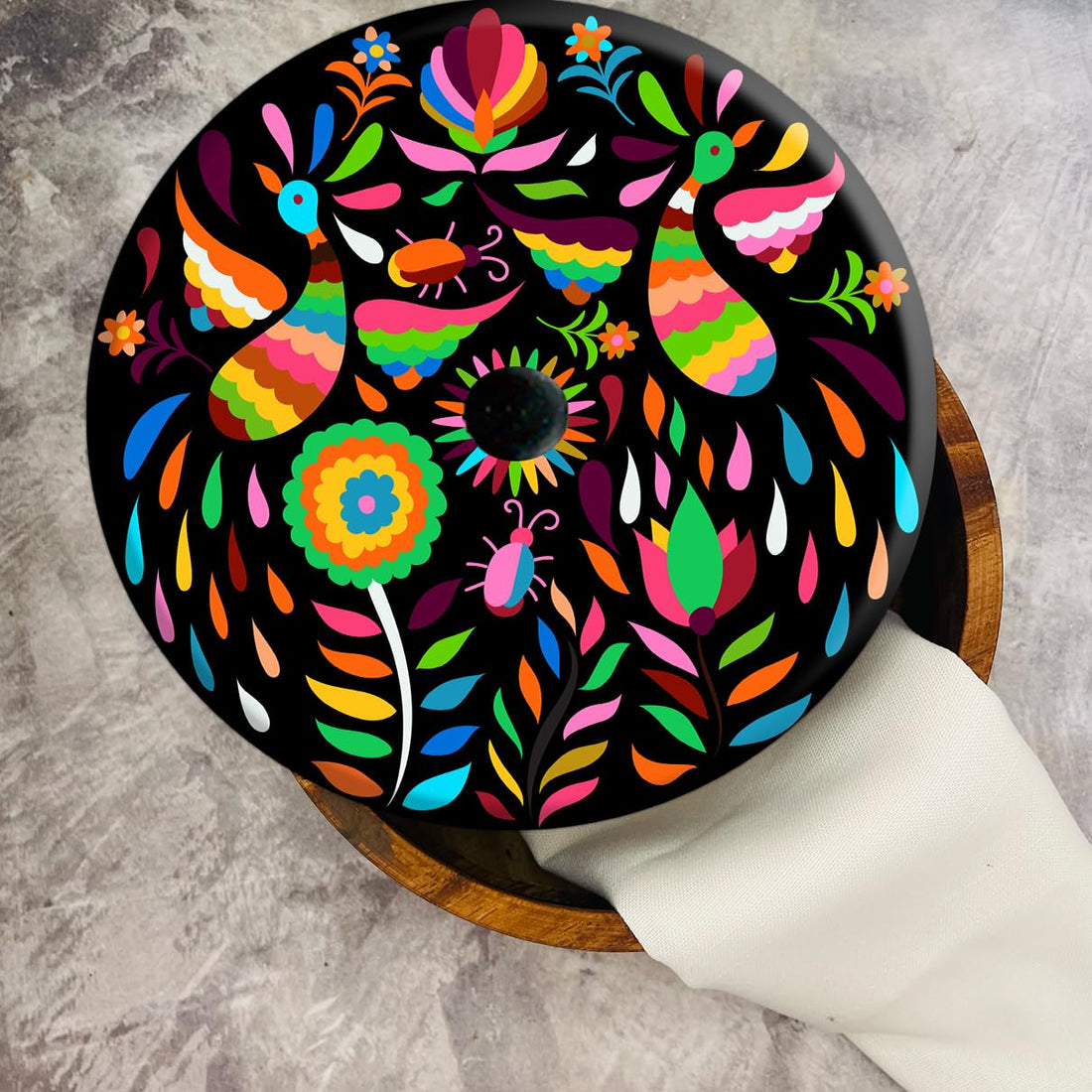 Diseños Tenangos 2026: tendencia de decoración. Colores vibrantes, simbolismo otomí. Tablas queso, tortilleros, charolas. Hecho a mano México.