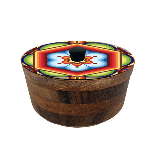 Imagen de tortillero artesanal de madera de parota con tapa decorada y resina – hecho a mano en méxico por mujeres artesanas modelo: huichol artesanal mexicano