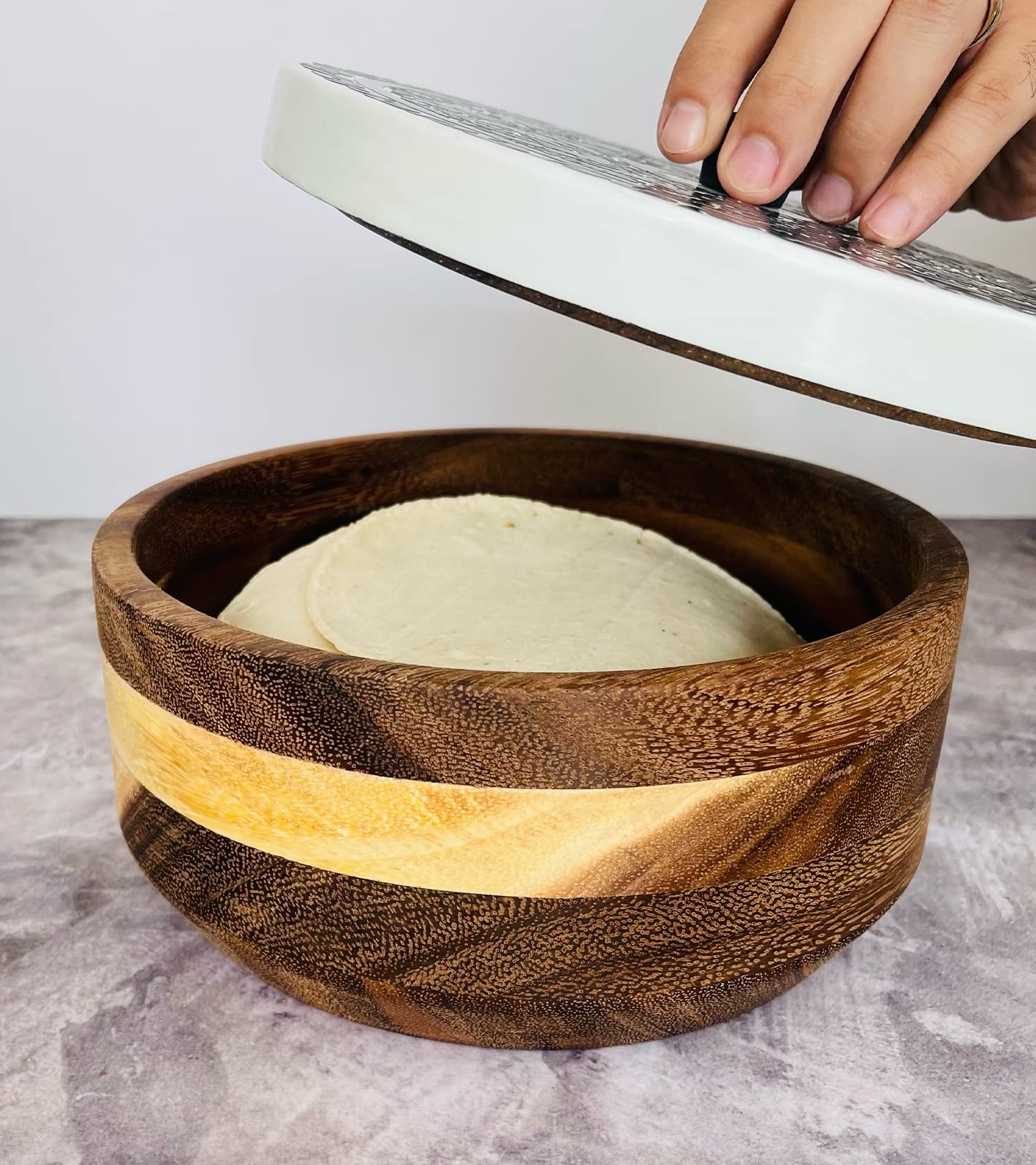 Tortillero Artesanal De Madera De Parota Con Tapa Decorada Y Resina – Hecho A Mano En México Por Mujeres Artesanas Modelo: Otomí Blanco