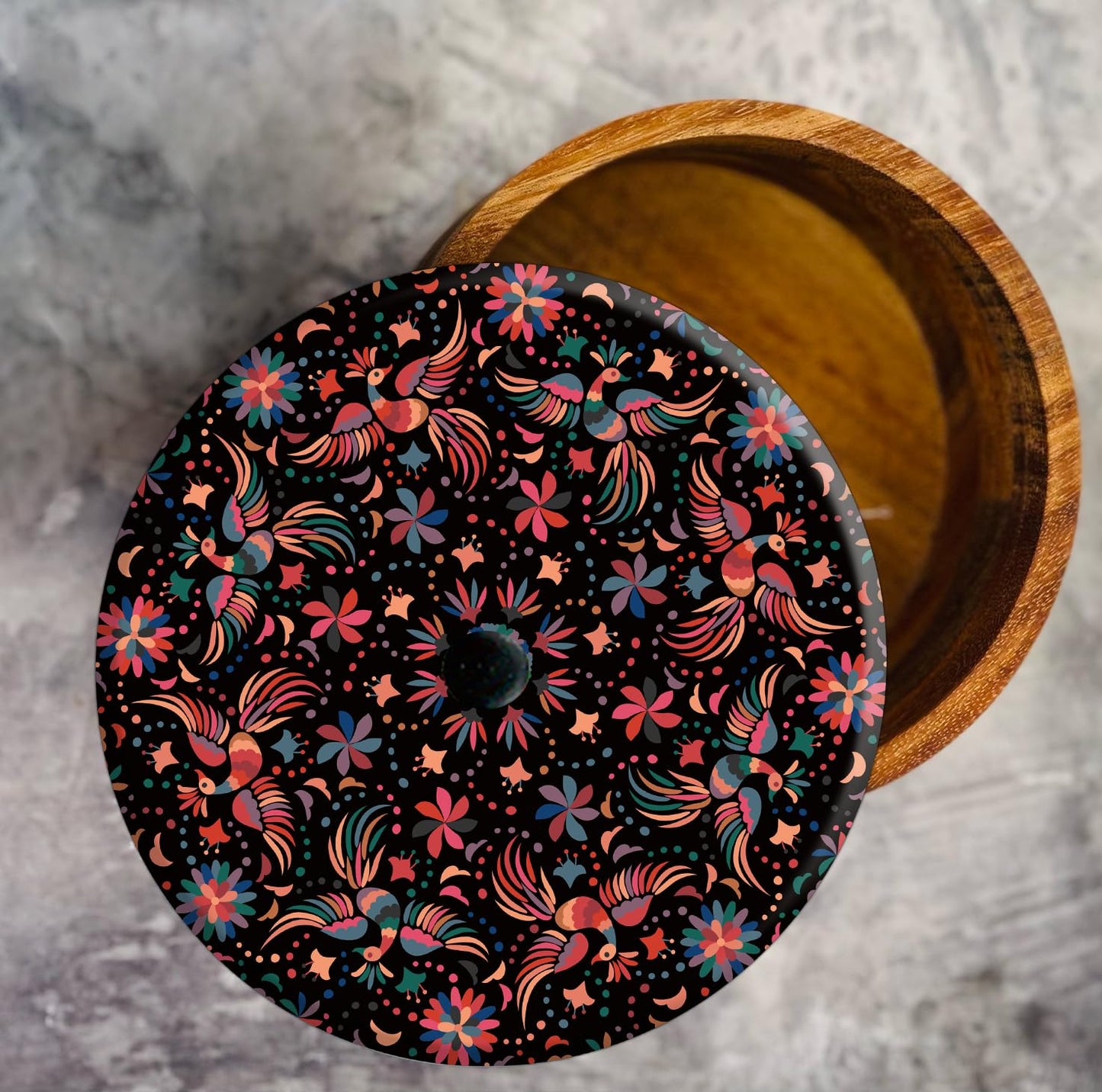 HASTA LA RAIZ | Tortillero Artesanal de Madera de Parota con Tapa Decorada y Resina – Hecho a Mano en México por Mujeres Artesanas Modelo: Tenango negro