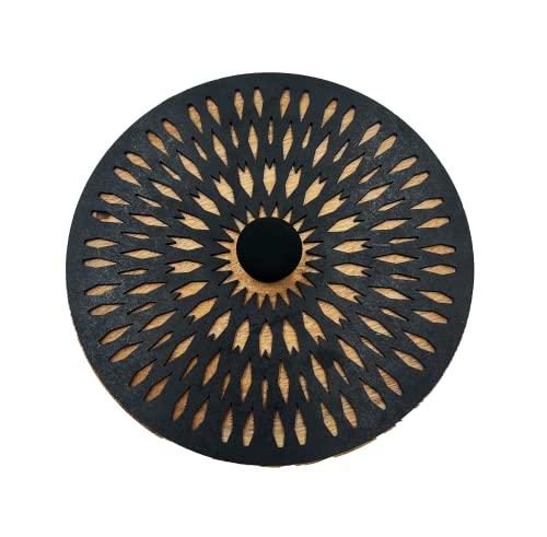 Tortillero tallado artesanalmente en parota.  Diseño: Mandala