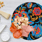 Tortillero artesanal – Tabla Redonda Para Quesos, Botanas Y Carnes Frias Hecha A Mano. Modelo Flores Rusas | Hecho a mano en México